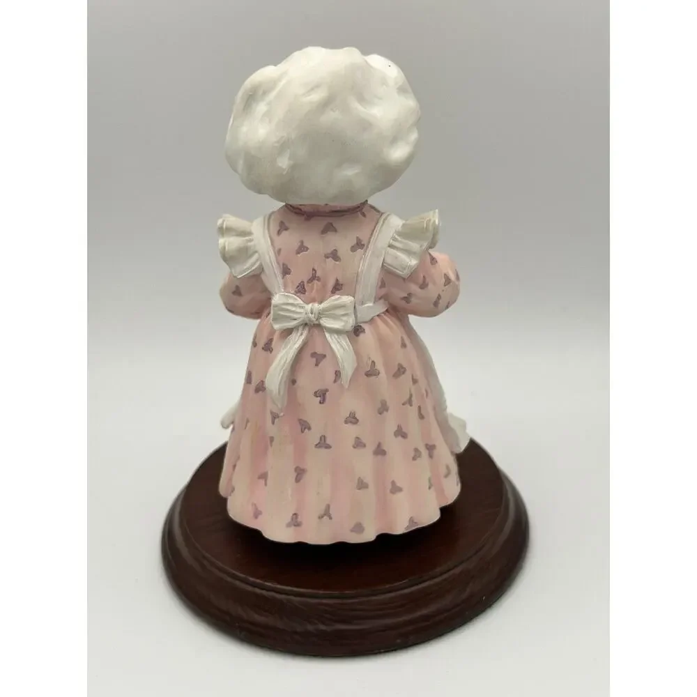 Upstairs Downstairs Bears, Dept. 56 figurine Mrs. Brumble excellent condition